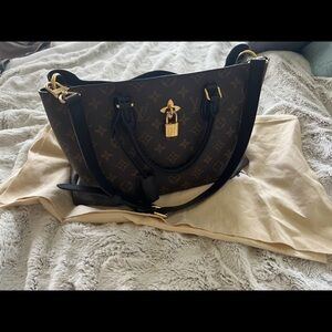 💯 authentic Louise Vuitton flower  tote